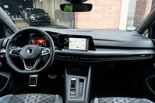 Volkswagen Golf Volkswagen Golf 1.5 eTSI R-Line Pano / HUD / Camera - afbeelding nr 2
