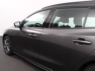 Ford Focus Ford Focus Wagon 1.0 EcoBoost Hybrid ST Line Navigatie Climate Control Led Dab Camera Parkeer sensoren Cruise Control Lichtmetalen velgen - afbeelding nr 29