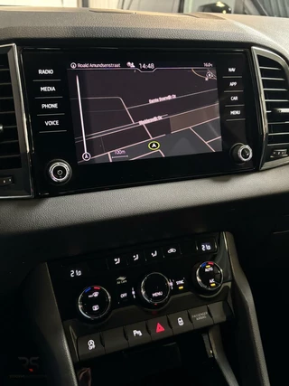 Škoda Karoq Skoda Karoq 1.0 TSI 110 pk handg. Buss. Edition | Navi | Cruise | PDC | CarPlay | Clima | DAB+ | Keyless | Org. NLD. | - afbeelding nr 28
