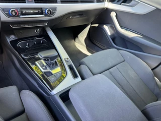 Audi A4 Airco/Automaat/Lichtmetalen velgen/Parkeersensoren - afbeelding nr 28