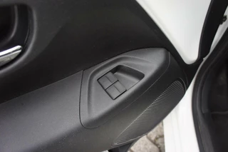 Peugeot 108 Peugeot 108 1.0 e-VTi 72pk Automaat Clima|Camera|CarPlay|Velgen - afbeelding nr 5