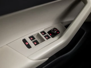 Volkswagen Polo Automaat (SCHUIFDAK, APPLE CARPLAY, GROOT NAVI, CLIMATE, BEATS AUDIO, LEDER, SPORTSTOELEN, GETINT GLAS, LM VELGEN, DAB+, ADAPTIVE CRUISE, NIEUWE APK, NIEUWSTAAT) - afbeelding nr 24