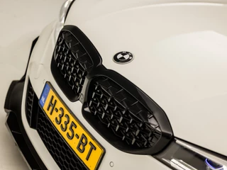 BMW 3 Serie BMW 3 Serie 330i High Executive M Sport 259Pk Automaat (SCHUIFDAK, M PAKKET, HEAD-UP DISPLAY, LASER KOPLAMPEN, CARBON INLEG, HARMAN/KARDON, LEDER/ALCANTARA, APPLE CARPLAY, STUUR/STOELVERWARMING, NIEUWSTAAT) - afbeelding nr 39