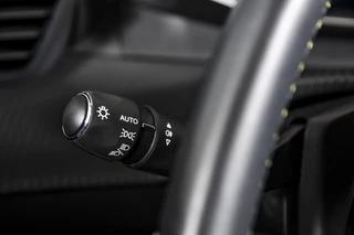Peugeot 2008 Peugeot 2008 1.2 PureTech 130 PK GT - Automaat | Dig. Cockpit | Adapt. Cruise | Elek. stoel | Stoelverw. | PDC | Camera | NAV + App. Connect | ECC | LM 17