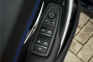 BMW 3 Serie BMW 3 Serie 330i xDrive High Ex M-Sport Individual Schuifdak Navi Pro 18