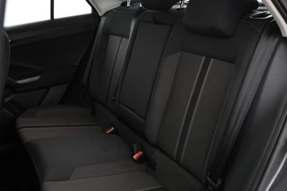 Volkswagen T-Roc Cruise Control, Panoramadak, Trekhaak, Airco, Parkeersensoren - afbeelding nr 19