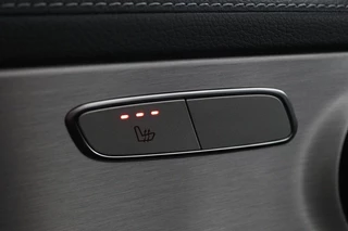 Mercedes-Benz C-Klasse Mercedes-Benz C-klasse 300e AMG | Panoramadak | Stoelverwarming |  360 camera | Trekhaak | Carplay | Dodehoek detectie | Matrix LED | Navigatie | Half leder - afbeelding nr 17