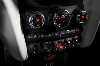 MINI Cooper MINI Cooper 1.5 135 PK Chili - JCW Trim | Cruise | Stoel-+Voorruitverw. | PDC | NAV | ECC | LM 17
