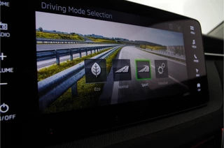 Škoda Kamiq ŠKODA Kamiq 1.0 TSI Business Edition > Automaat/Zwart dak/Trekhaak/17inch/Winterpakket/Design-pakket Suite... | 7881 | - afbeelding nr 29