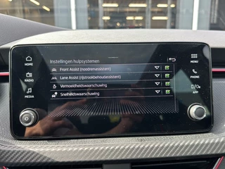 Škoda Kamiq Škoda Kamiq 1.0 TSI DSG MONTE CARLO GLAS-DAK/CAMERA/CARPLAY/CRUISE/STOELVERW - afbeelding nr 24