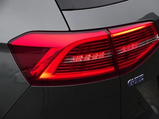 Volkswagen Passat Volkswagen Passat Variant TSI GTE 218PK DSG / Highline / R-Line / LED - afbeelding nr 47