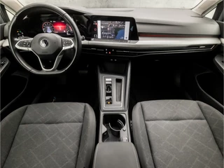 Volkswagen Golf Automaat (APPLE CARPLAY, GROOT NAVI, STUUR/STOELVERWARMING, GETINT GLAS, SPORTSTOELEN, PARKEERSENSOREN, ADAPTIVE CRUISE, DAB+, NIEUWE APK, NIEUWSTAAT) - afbeelding nr 6