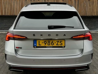 Škoda Octavia Skoda Octavia Combi 1.4 TSI RS iV PHEV Panoramadak | Head-up display | Achteruitrijcamera | Matrix LED | Stoel en stuurverwarming | Cruise control adaptief | Parkeersensoren voor en achter - afbeelding nr 59