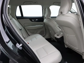 Volvo V60 Volvo V60 B3 AUT(7) ESSENTIAL EDITION GOOGLE MAPS LEDER 18INCH ACC BLIS ST - afbeelding nr 28
