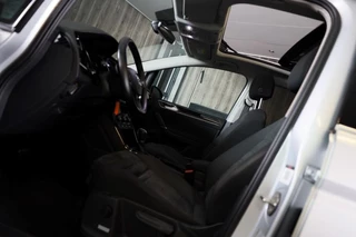 Volkswagen Touran Volkswagen TOURAN 1.5 TSI R Line 7 Persoons / AUT / ACC / Navi / Camera / Open Panoramadak / Led / Pdc / Trekhaak / 17 Inch - afbeelding nr 8