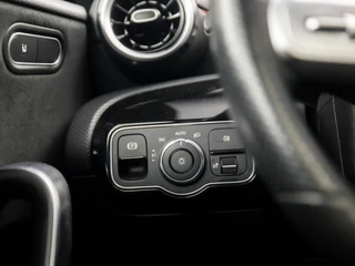 Mercedes-Benz A-Klasse (SCHUIFDAK, GROOT NAVI, LEDER/ALCANTARA, STOELVERWARMING, WIDESCREEN, SPORTSTOELEN, CAMERA, GETINT GLAS, NIEUWSTAAT) - afbeelding nr 24
