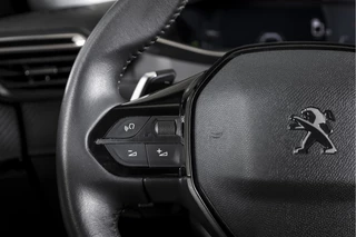 Peugeot 2008 Peugeot 2008 1.2 PureTech Allure Pack 130 PK - Automaat | Dig. Cockpit | PDC | Camera | NAV + App, Connect | ECC | DAB | LM 17