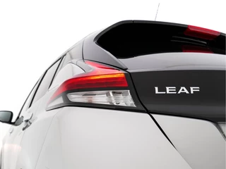 Nissan Leaf Nissan Leaf N-Connecta 40 kWh (INCL-BTW)  Aut. *ADAPTIVE-CRUISE | NAVI-FULLMAP | SURROUND-VIEW | CARPLAY | KEYLESS | BLIND-SPOT |  DIGI-COCKPIT | COMFORT-SEATS | DAB | ECC | PDC | HEATED-SEATS | 17