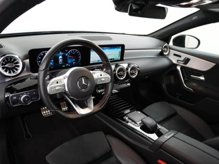 Mercedes-Benz A-Klasse Mercedes-Benz A-Klasse 250e AMG // Panoramadak // Memory // Trekhaak // Keyless // Carplay // Sfeerverlichting // MultiBeam LED // Night Pakket // Augmented Reality - afbeelding nr 9