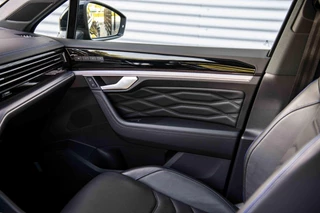 Volkswagen Touareg Volkswagen Touareg R 3.0 TSi eHybrid 4MOTION | Full Option | Panodak | Massage | Trekhaak | Black Style | 21 inch | - afbeelding nr 43