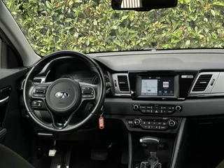 Kia Niro Kia Niro 1.6 GDi Hybrid ExecutiveLine, NL AUTO, NAP, ECC-AIRCO, LEDER, NAVI, CAMERA, PARKEERSENSOREN, LICHTMETAAL 18