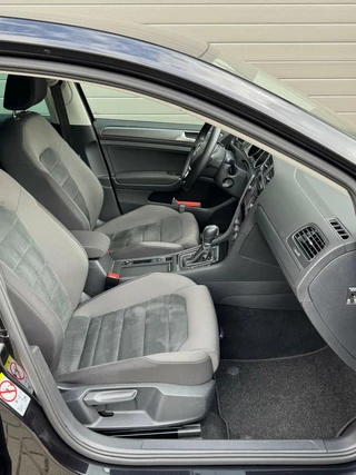 Volkswagen Golf Volkswagen Golf 1.0 TSI Comfortline Bus CarPlay/Massage/Stoelverw/Adap.Cruise/Navi/Climate/incl. onderhoudsbeurt - afbeelding nr 18