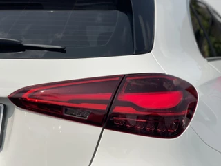 Mercedes-Benz A-Klasse Mercedes-Benz A-Klasse 180 Luxury Line | Facelift | Pano | Ambiente | Camera | CarPlay | LED | Keyless | DAB+ - afbeelding nr 33
