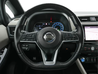 Nissan Leaf Nissan Leaf N-Connecta 40 kWh (INCL-BTW)  Aut. *ADAPTIVE-CRUISE | NAVI-FULLMAP | SURROUND-VIEW | CARPLAY | KEYLESS | BLIND-SPOT |  DIGI-COCKPIT | COMFORT-SEATS | DAB | ECC | PDC | HEATED-SEATS | 17