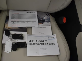 Lexus LBX Lexus LBX Elegant | Leder interieur | Electr. Achterklep | Parkeersensoren - afbeelding nr 16