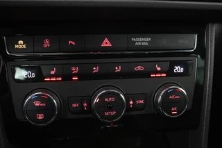 SEAT Leon SEAT Leon 1.5 TSI FR Ultimate Edition Black | Panoramadak |  Stoelverwarming | BEATS Pack | Carplay | Adaptive cruise | Navigatie | Keyless | Full LED - afbeelding nr 21