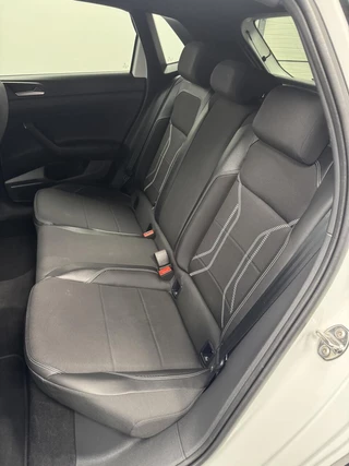 Volkswagen Polo Volkswagen Polo 1.0 TSi R-Line Automaat-Adapt.Cr.contr-Navigatie-Clima-Carplay-Parkeersensoren-Lm16''velgen - afbeelding nr 16