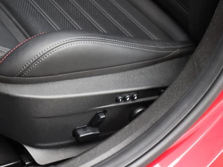 Alfa Romeo Giulia Alfa Romeo Giulia 2.0 Turbo 280 PK Competizione Q4 AWD | Pano | Harman | 19
