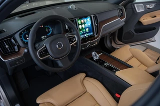 Volvo XC60 Volvo XC60 2.0 T8|455PK AWD|Org NL|1ste Eig|Ultimate Bright|Luchtv.|Bowers & Wilkins|Trekhaak|Head-Up|Pano|Crystal|Dealer Onderhouden - afbeelding nr 5