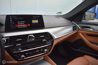 BMW 5 Serie BMW 520i Touring M-Sport Bluestone Pano Comfortstoel 360°Camera HUD Leder HiFi Adaptive LED 19