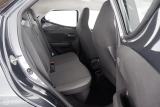 Toyota Aygo Toyota Aygo 1.0 VVT-i 72pk X-Play applecarplay|airco|camera|dab|lmv15 - afbeelding nr 12