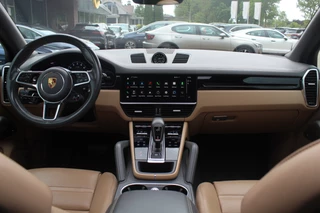 Porsche Cayenne Porsche Cayenne 3.0 E-Hybrid Platinum Edition / Trekhaak / Panoramadak / 360Camera / 22'' / Matrix LED / Luchtvering / Sportdesign / Sportchrono / Keyless / Stoelventilatie / Stuurverwarming / Dodehoek / DAB / ACC - afbeelding nr 2