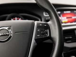 Volvo V40 Automaat (PANORAMADAK, NAVIGATIE, CAMERA, GETINT GLAS, STOELVERWARMING, SPORTSTOELEN, KEYLESS, LED KOPLAMPEN, PARKEERSENSOREN, NIEUWSTAAT) - afbeelding nr 19