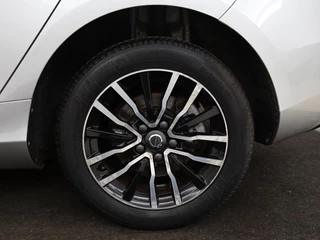 Volvo V40 Volvo V40 2.0 D2 Momentum | Automaat | Full LED |  Harman/Kardon | Trekhaak | Navigatie | Climate control | Cruise control | Parkeerhulp - afbeelding nr 24