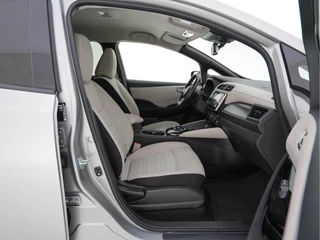Nissan Leaf Nissan Leaf N-Connecta 40 kWh (INCL-BTW)  Aut. *ADAPTIVE-CRUISE | NAVI-FULLMAP | SURROUND-VIEW | CARPLAY | KEYLESS | BLIND-SPOT |  DIGI-COCKPIT | COMFORT-SEATS | DAB | ECC | PDC | HEATED-SEATS | 17