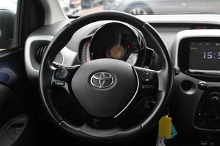 Toyota Aygo Toyota Aygo 1.0 VVT-i x-play / Camera / Navigatie / 15'' / Bluetooth / Airco - afbeelding nr 17