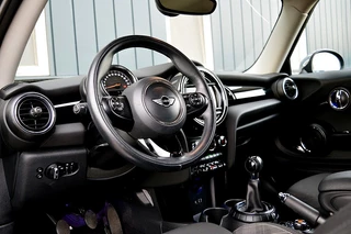 MINI Cooper Rijklaarprijs-Garantie Navigatie Airco Leder/Stof  Sport Interieur 17 Inch - afbeelding nr 9