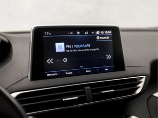 Peugeot 5008 Peugeot 5008 1.2 PureTech Sport 7 Persoons (APPLE CARPLAY, GROOT NAVI, PARKEERSENSOREN, SPORTSTOELEN, CRUISE, LANE ASSIST, NIEUWE APK, NIEUWSTAAT) - afbeelding nr 23