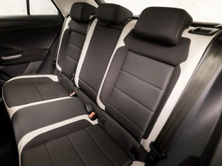 Volkswagen T-Roc 150Pk (VIRTUAL COCKPIT, APPLE CARPLAY, CLIMATE, ADAPTIVE CRUISE, SPORTSTOELEN, LED KOPLAMPEN, GETINT GLAS, LANE ASSIST, NIEUWSTAAT) - afbeelding nr 15