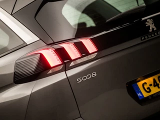 Peugeot 5008 Peugeot 5008 1.2 PureTech Sport 7 Persoons (APPLE CARPLAY, GROOT NAVI, PARKEERSENSOREN, SPORTSTOELEN, CRUISE, LANE ASSIST, NIEUWE APK, NIEUWSTAAT) - afbeelding nr 27