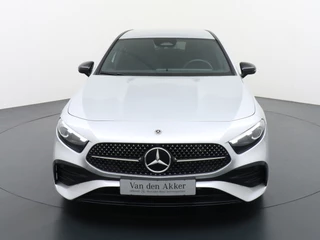 Mercedes-Benz A-Klasse Mercedes-Benz A-Klasse A180 AMG // Multibeam LED // Sfeerverlichting // Adaptief Onderstel // 19
