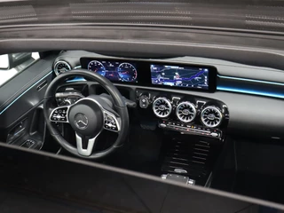 Mercedes-Benz CLA Mercedes-Benz CLA 180 Business Solution Luxury [SCHUIFKANTELDAK, SFEERVERLICHTING, CAMERA, WIDESCREEN, VOL LEDER, STOELVERWARMING, PDC V+A, CRUISE, CLIMATE, NIEUWSTAAT] - afbeelding nr 4