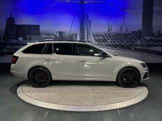 Škoda Octavia Skoda Octavia Combi 2.0 TSI RS 245 *Full Options*Concaver Wheels*Milltek*TopStaat* - afbeelding nr 2