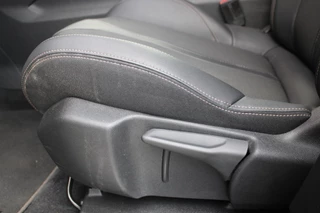 Peugeot 3008 Peugeot 3008 1.2 Hybrid 136PK GT | 360° CAMERA | NAVIGATIE | ADAPTIVE CRUISE CONTROL | APPLE CARPLAY/ANDROID AUTO | CLIMATE CONTROL | 18