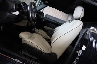 MINI Cooper Cabrio Mini Mini Cabrio 1.5 Cooper JCW Pakket / Aut / Navi / Cc / Leder / Digital Cockpit / Sfeerverlichting / Windscherm / Led / Pdc - afbeelding nr 45