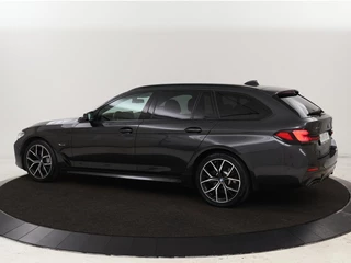 BMW 5 Serie BMW 5-serie 530e xDrive M Sport | Leder |  Stoel & stuurverwarming | Sfeerverlichting | Adaptief LED | Carplay | Camera | Live cockpit | Navigatie - afbeelding nr 2
